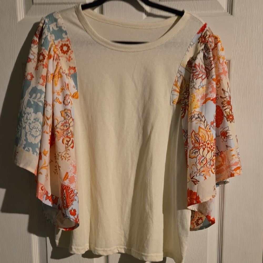 NWOT Boutique Floral Sleeve Cream Top Size L